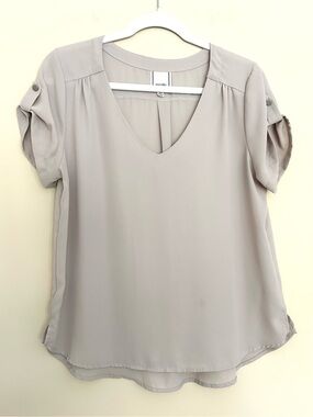 Meraki Women’s Taupe V-Neck Short Sleeve Blouse